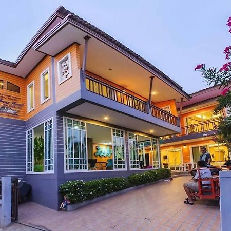 Hotel The Harbor Front เกาะล้าน Esterno foto