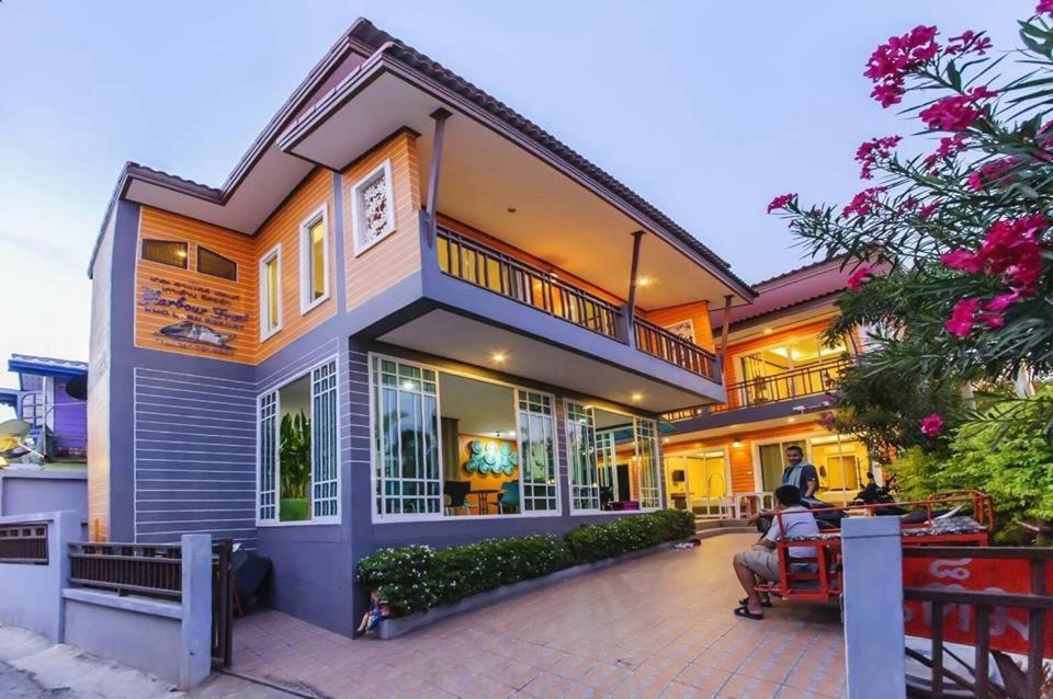 Hotel The Harbor Front เกาะล้าน Esterno foto