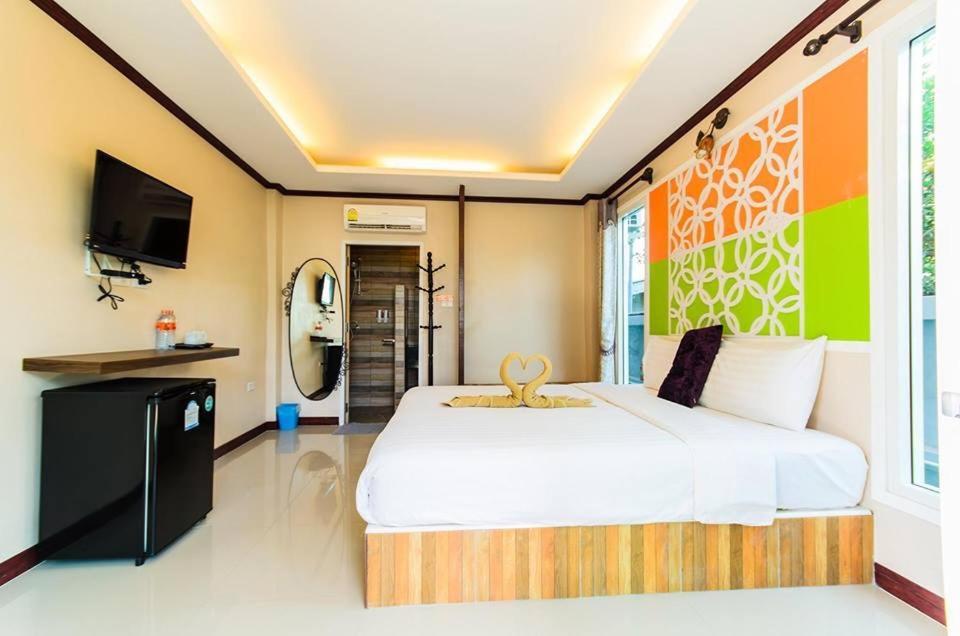 Hotel The Harbor Front เกาะล้าน Esterno foto
