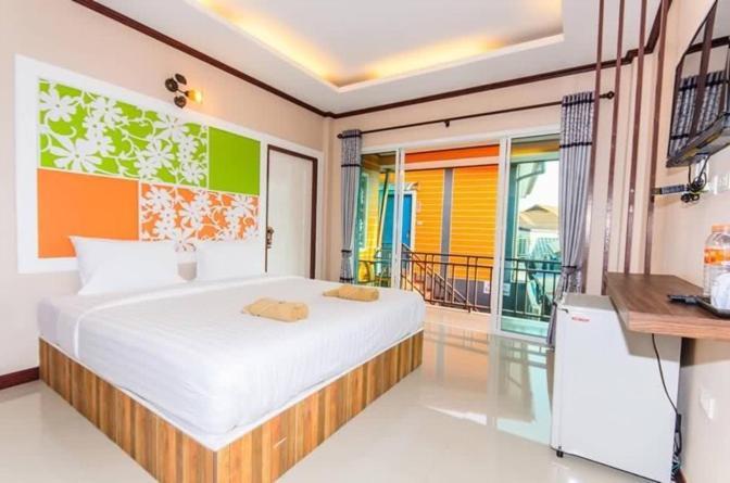 Hotel The Harbor Front เกาะล้าน Esterno foto