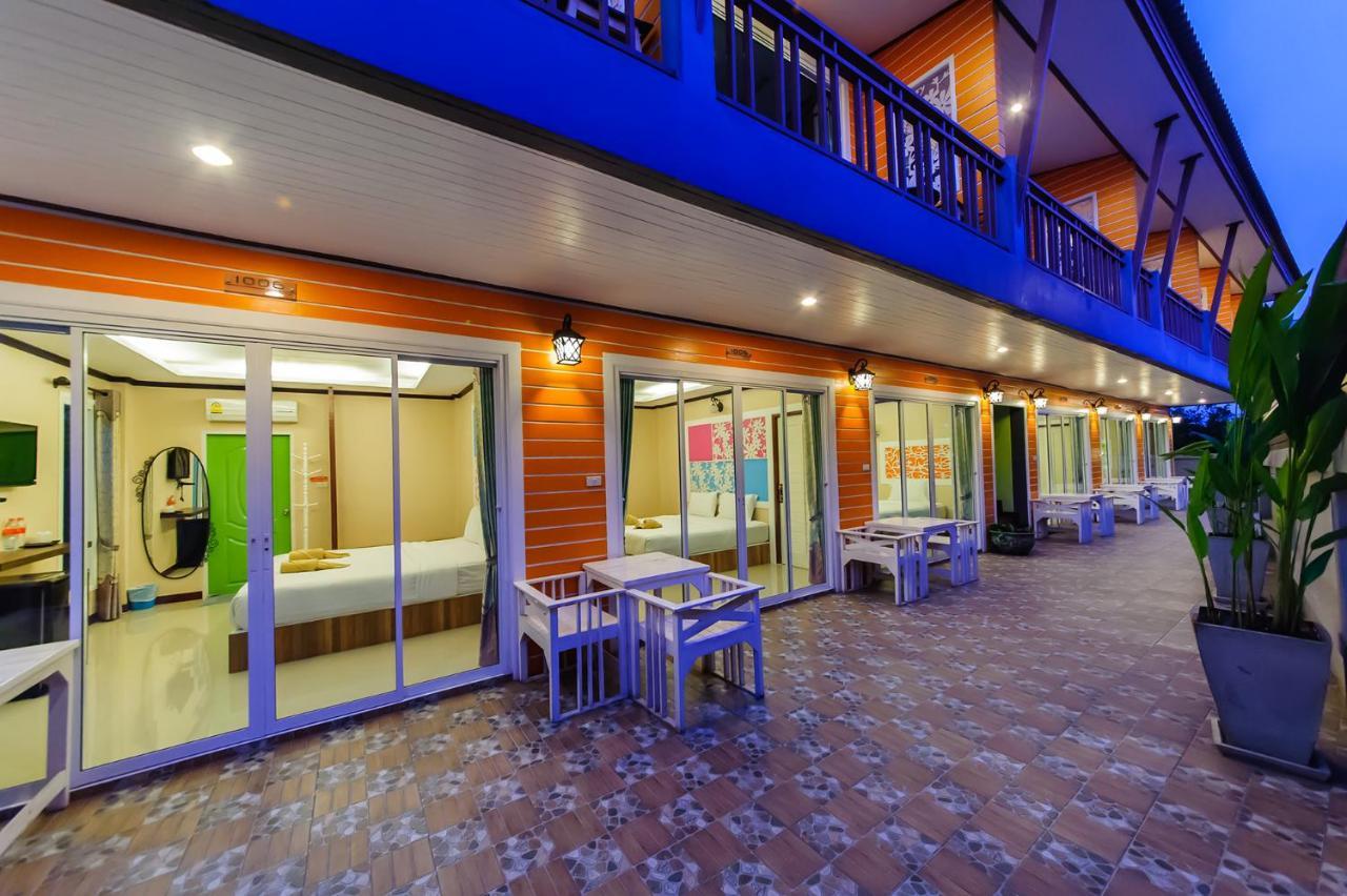 Hotel The Harbor Front เกาะล้าน Esterno foto