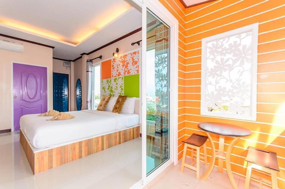 Hotel The Harbor Front เกาะล้าน Esterno foto