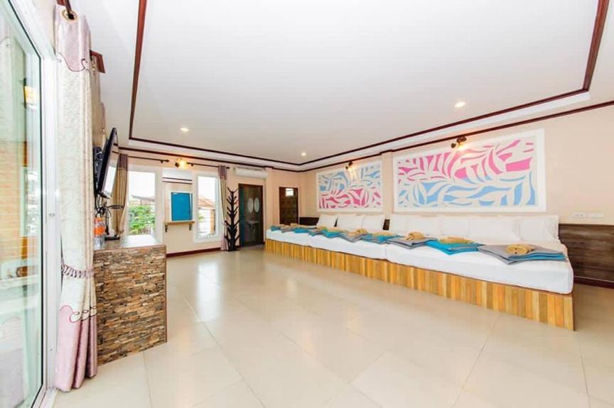 Hotel The Harbor Front เกาะล้าน Esterno foto